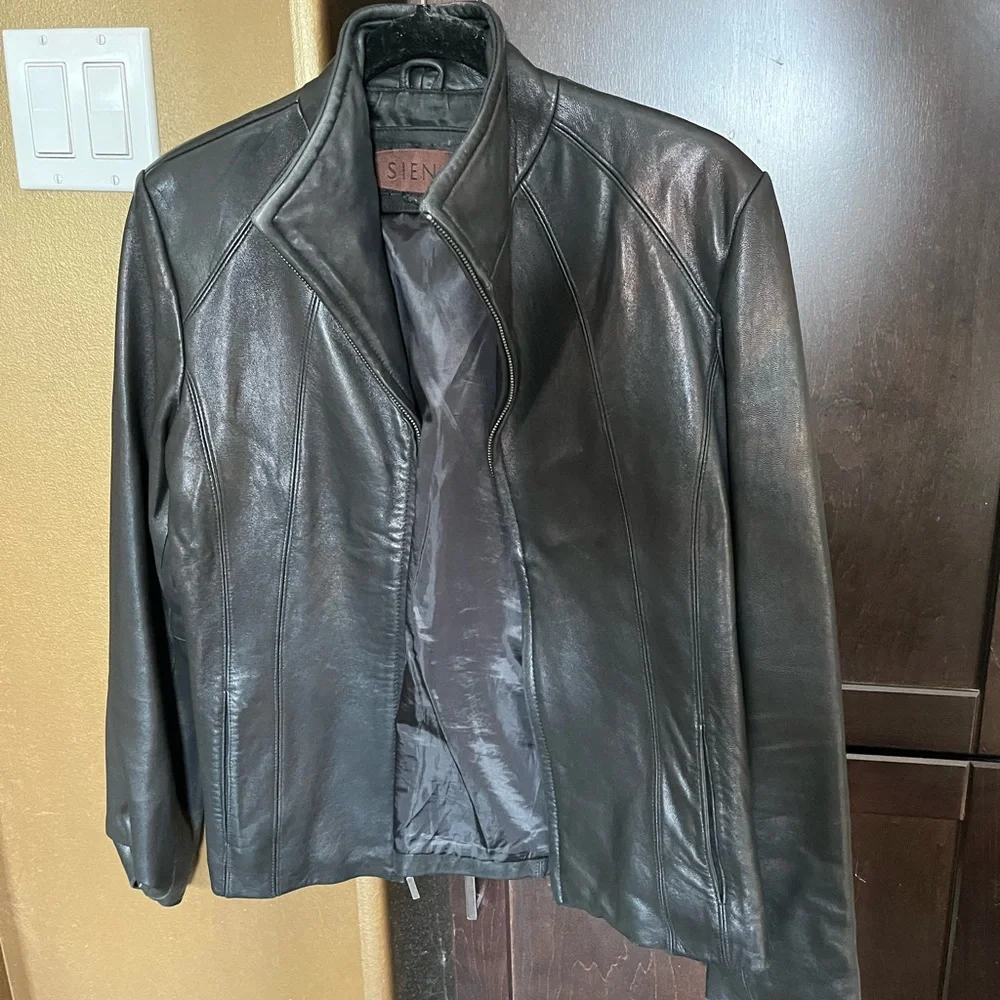 Leather jacket - Picture 1 of 3